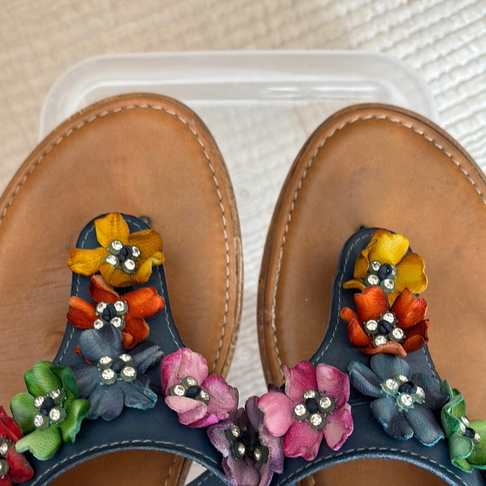 Italian Shoemakers Women's Floral Sandals - Multicolor 10 - Picture 7 of 7